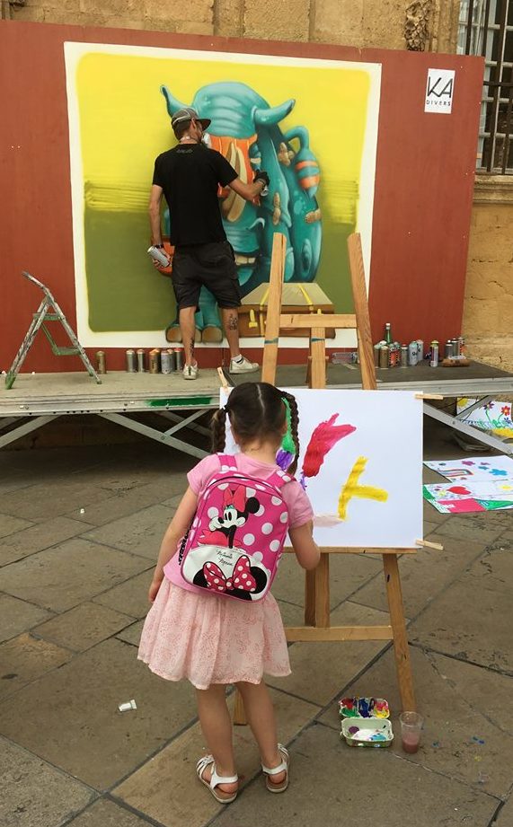 grumo graffeur street artiste petite fille